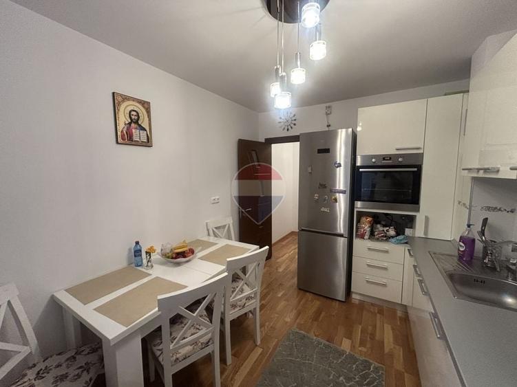 Apartament cu 3 camere decomandat în Central