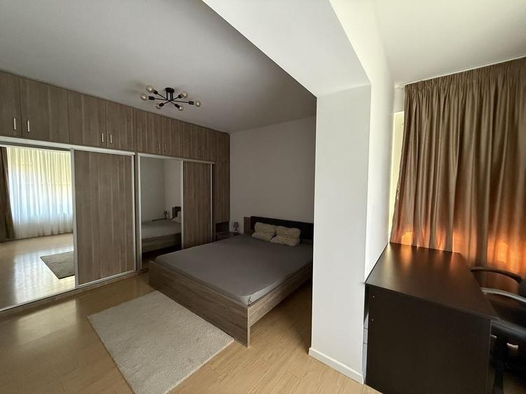 Apartament cu 3 camere decomandat în Pipera