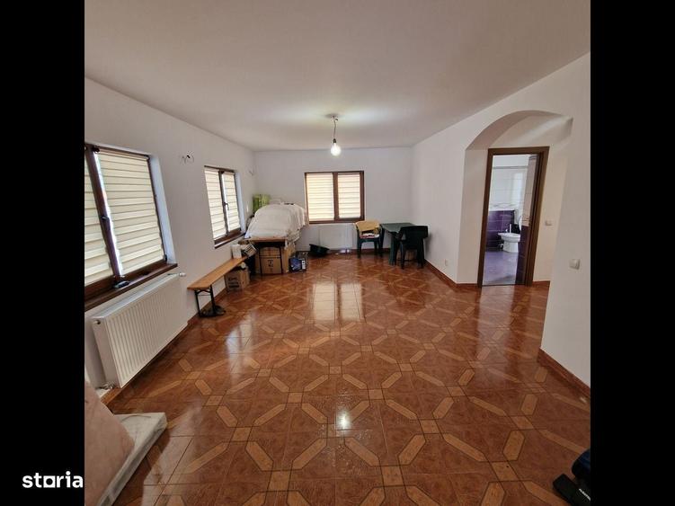 Casă cu 4 camere cu Teren 2676 Mp în Central