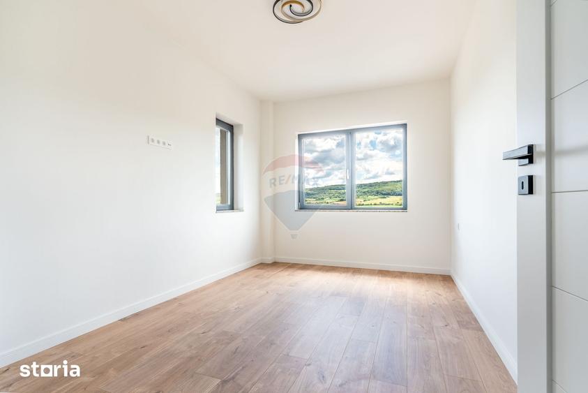 Casă cu 4 camere cu Teren 400 Mp în Chinteni
