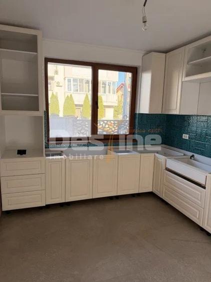 Duplex cu 4 camere cu Canalizare în Central
