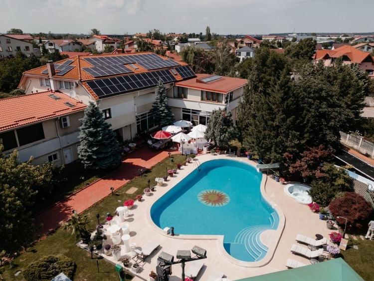 Casă individuală cu 19 camere cu Piscina în Pantelimon