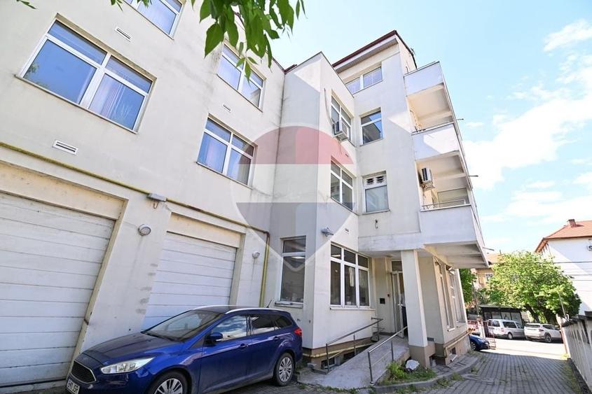 Birou, de 1,525 mp, în Central