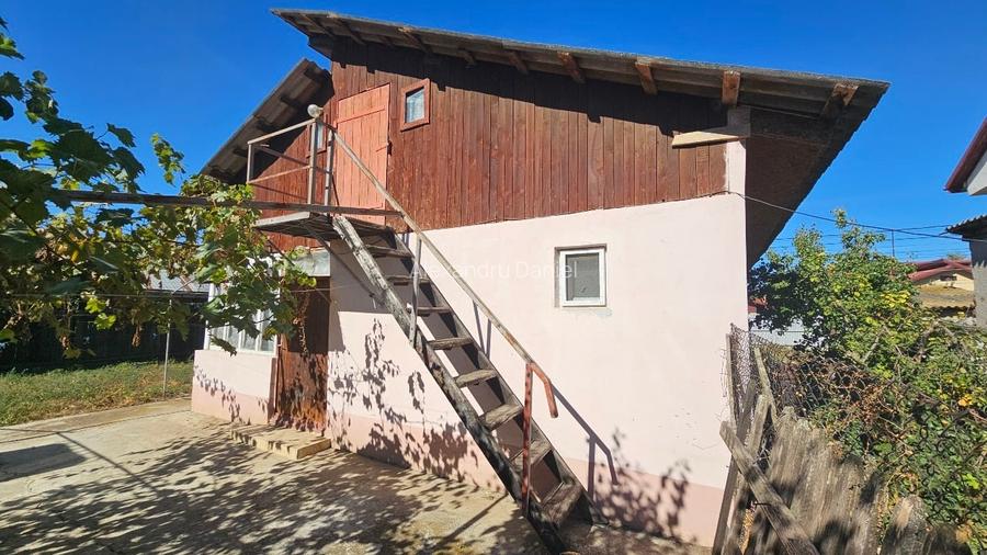 Vând casă în sat Amaru, comuna Amaru