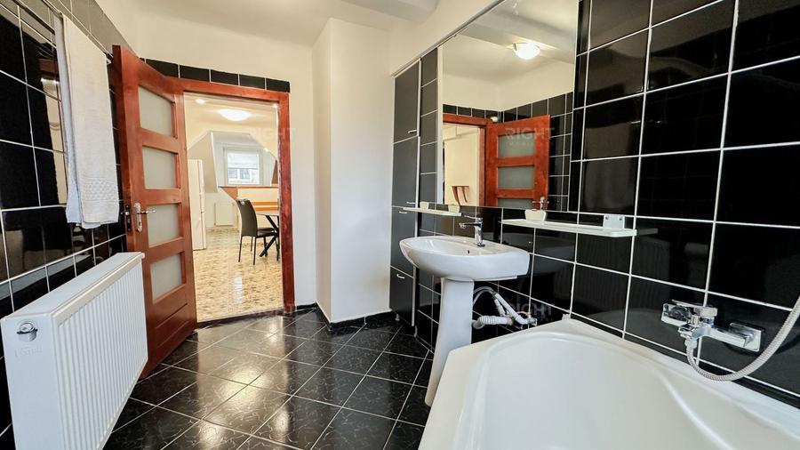 Apartament cu 2 camere decomandat, mobilat în Central