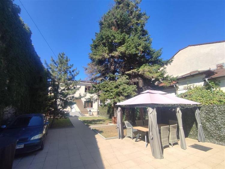 Casă cu 4 camere cu Teren 275 Mp în Tineretului