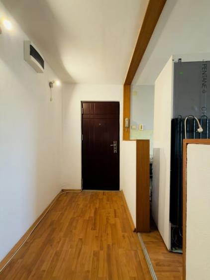 Apartament cu 2 camere semidecomandat, mobilat în Girocului