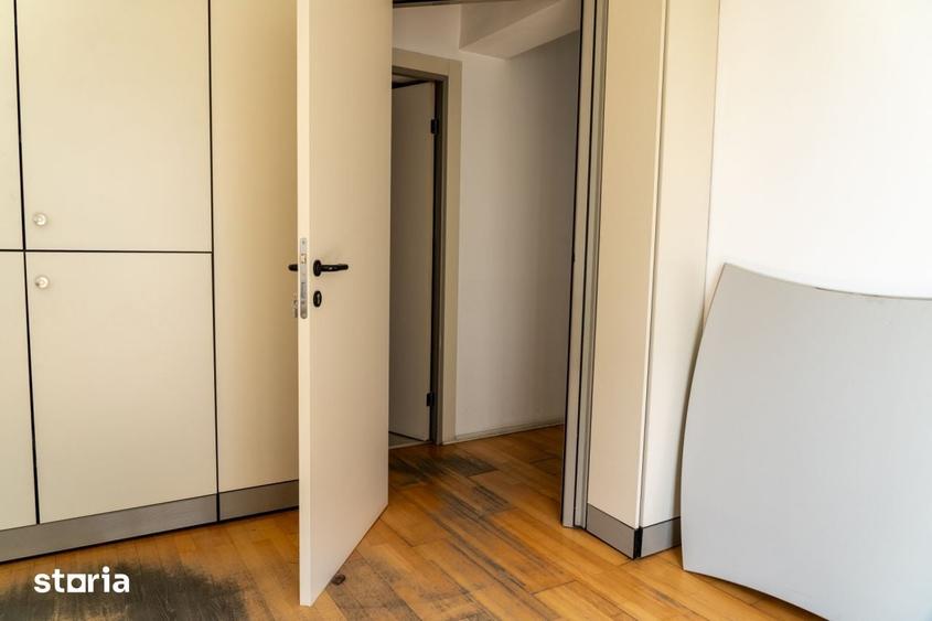 Apartament cu 4 camere semidecomandat în Romană