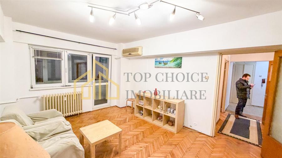 Apartament cu 3 camere semidecomandat, mobilat în 1 Mai