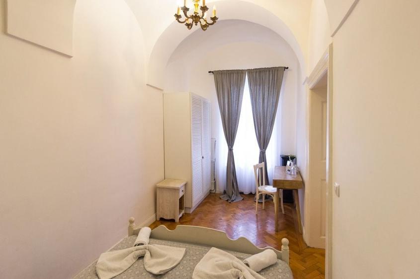 Apartament cu 2 camere semidecomandat, mobilat în Ultracentral