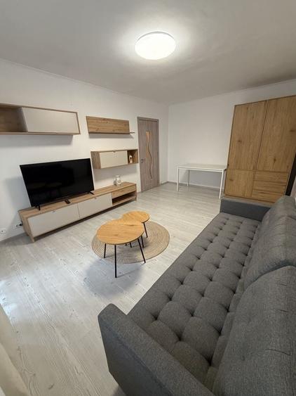 Apartament cu 2 camere semidecomandat în Păcii