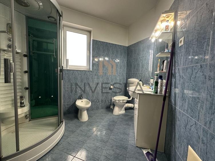 Casă individuală cu 7 camere cu Canalizare în Andrei Mureșanu