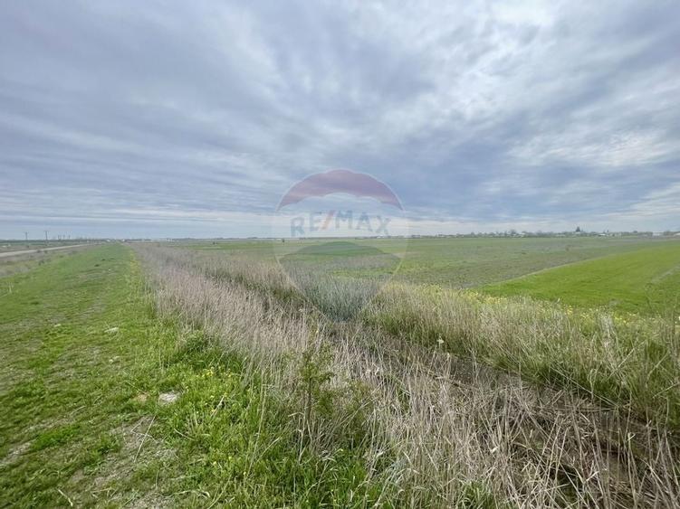 Teren agricol de 8486 mp, în Exterior Nord