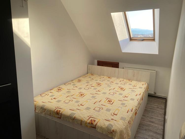 Apartament cu 3 camere decomandat, mobilat în Central