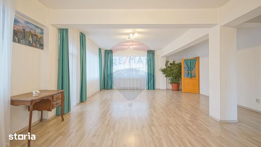 Casă cu 6 camere cu Teren 300 Mp în Bartolomeu