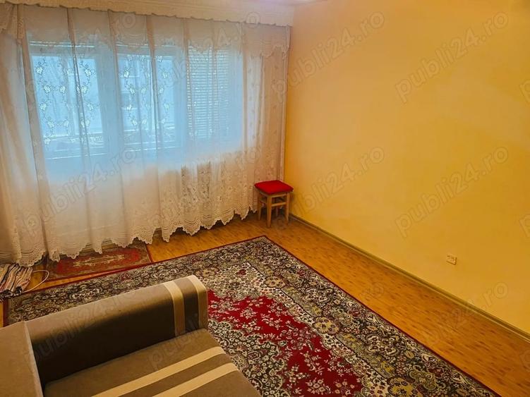 Apartament cu 3 camere semidecomandat în Central