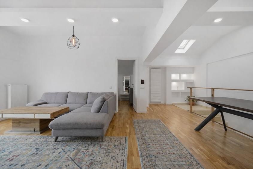 Apartament cu 3 camere semidecomandat, mobilat în Bucureștii Noi