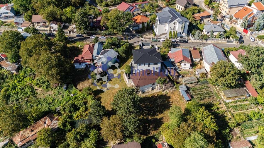 Teren Construcții intravilan de 1456 mp, în Central