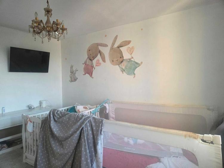 Apartament cu 3 camere semidecomandat în Titan