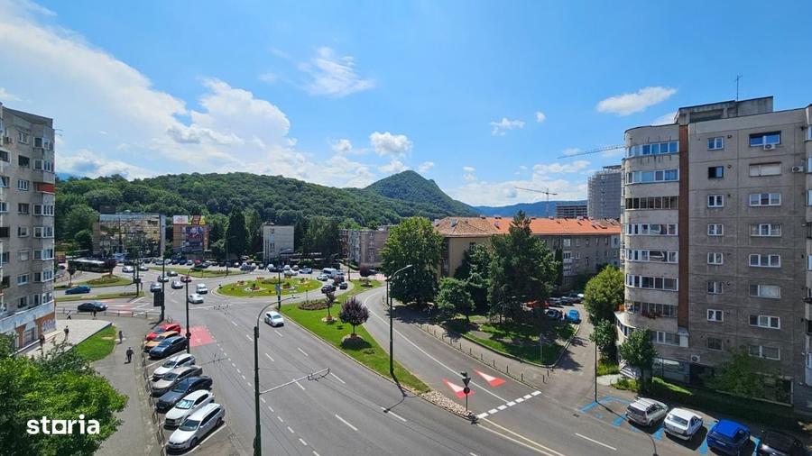 Apartament cu 3 camere în Centrul Civic