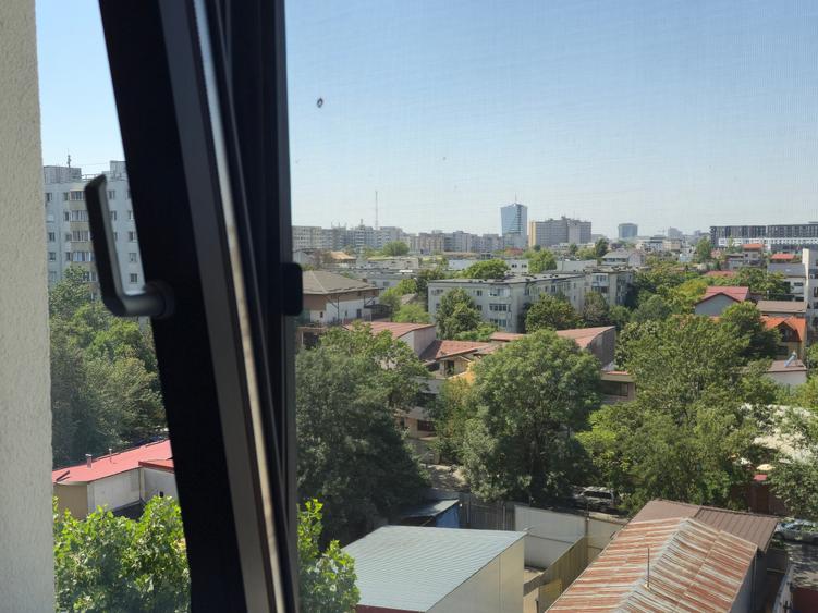 Apartament cu 4 camere decomandat în Barbu Văcărescu