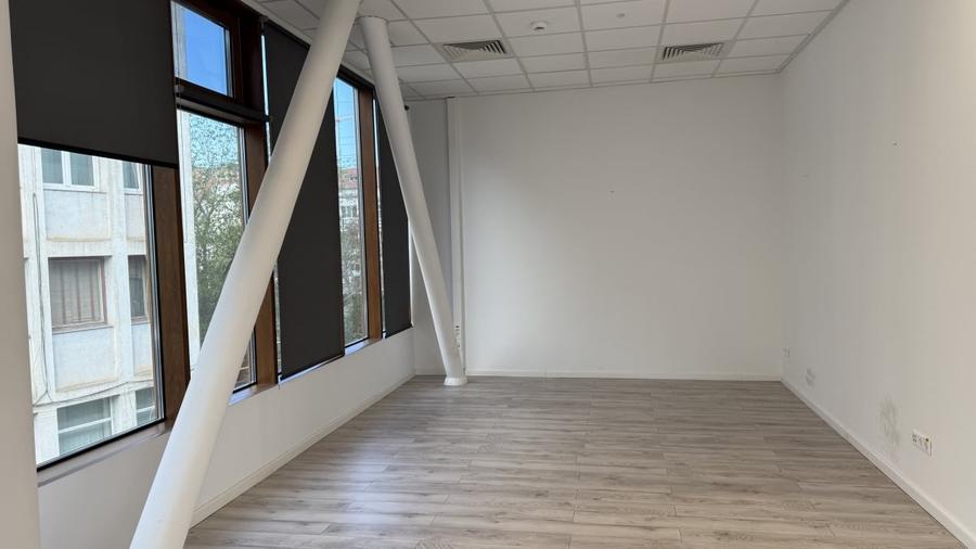Birou, de 229 mp, în P-ța Mihai Viteazul