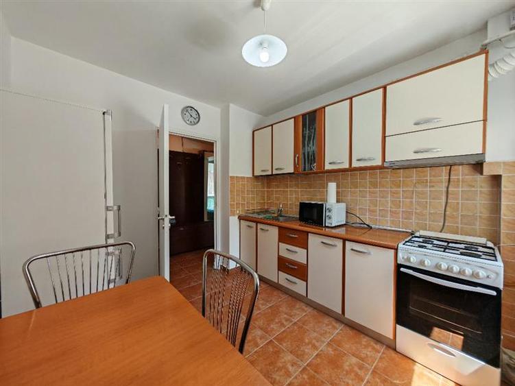 Apartament cu 2 camere decomandat, mobilat în Răcădău