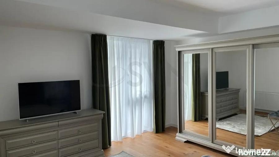 Apartament cu 4 camere decomandat în Băneasa
