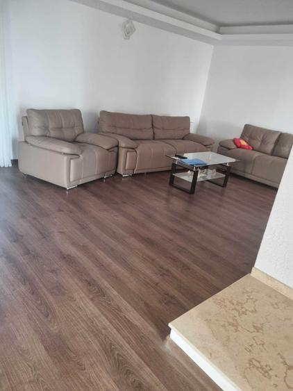Casă cu 4 camere în Exterior Vest