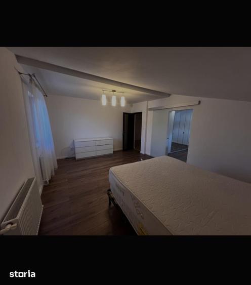 Casă cu 9 camere cu Teren 174 Mp în Colentina