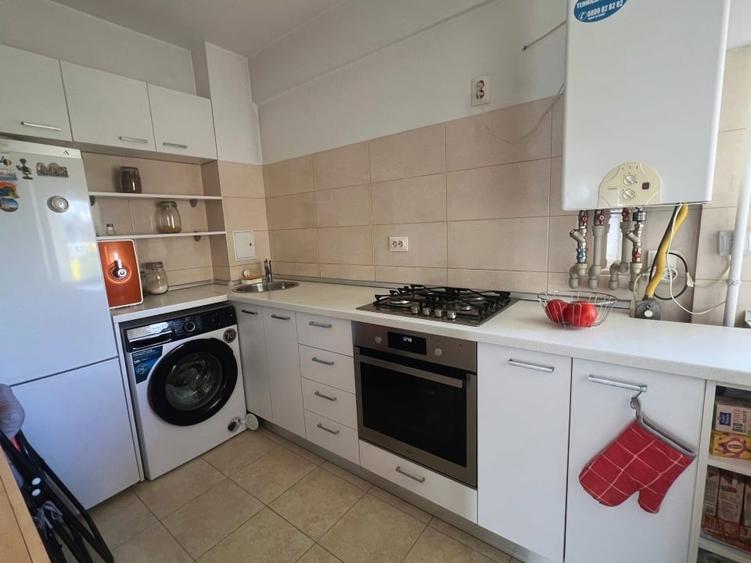 Apartament cu 2 camere semidecomandat, mobilat în Mihai Bravu