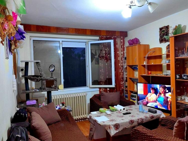 Apartament cu 3 camere semidecomandat în Hipodrom