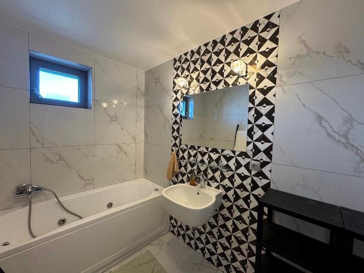 Apartament cu 3 camere semidecomandat în Sisești