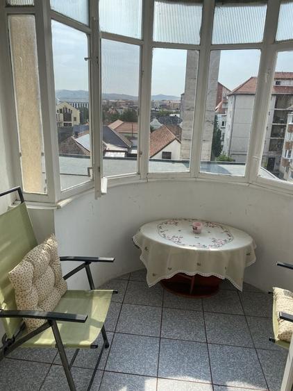 Apartament cu 3 camere decomandat în Central