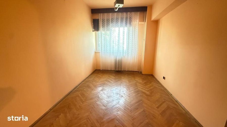 Apartament cu 3 camere decomandat în Central
