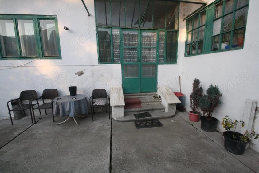 Casă cu 5 camere cu Teren 953 Mp în Fratelia