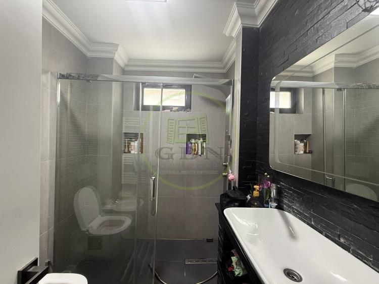Casă individuală cu 7 camere cu Canalizare în Brestei