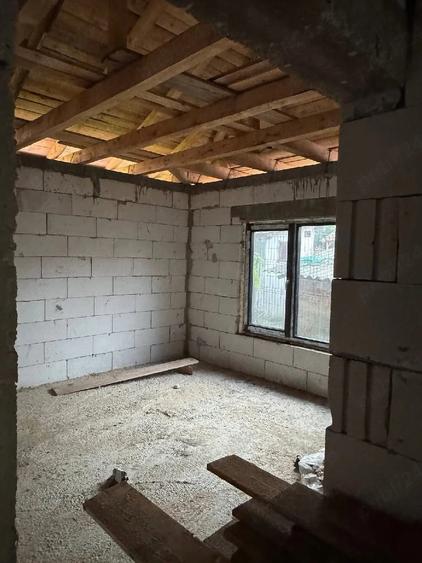Casă cu Teren 1176 Mp în Horia