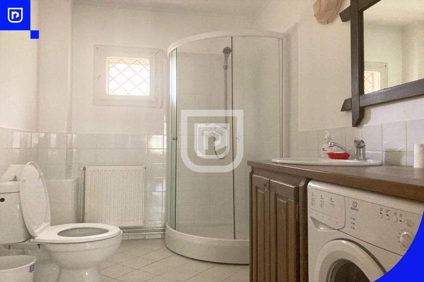 Casă individuală cu 7 camere cu Canalizare în Central