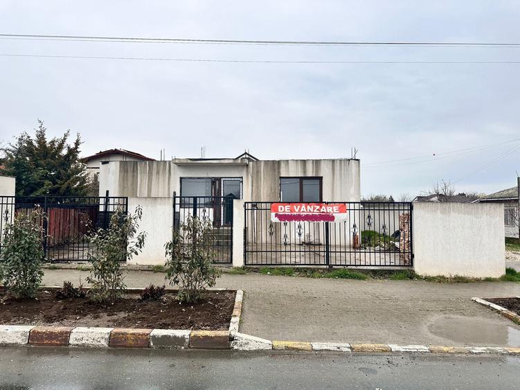 Casă cu 3 camere în Lumina