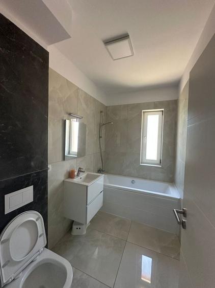 Apartament cu 3 camere decomandat, mobilat în Girocului