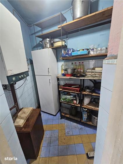 Apartament cu 3 camere semidecomandat, mobilat în Central