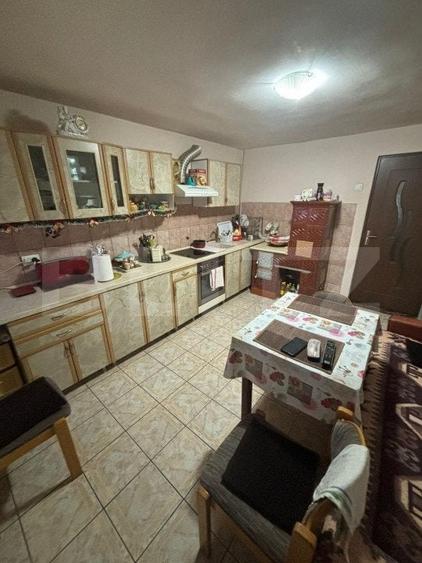 Casă individuală cu 7 camere cu Teren 300 Mp în Cetății