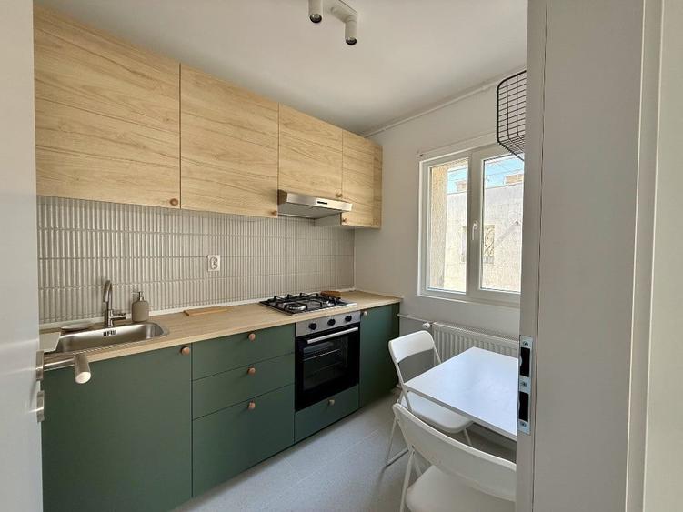 Apartament cu 2 camere semidecomandat în Victoriei