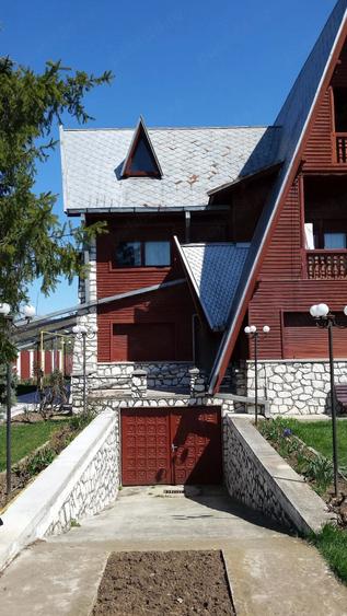 Casă cu 8 camere cu Teren 2473 Mp în Găgeni