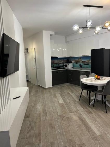 Apartament cu 2 camere decomandat, mobilat în Central