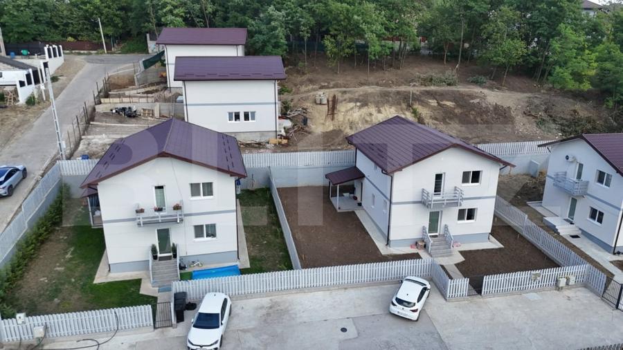 Casă individuală cu 4 camere cu Canalizare în Valea Lupului