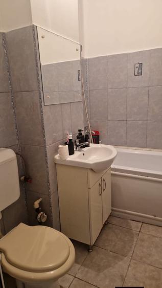 Garsonieră decomandată în Titan