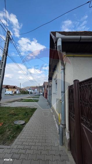 Casă cu 3 camere cu Teren 1750 Mp în Dârlos