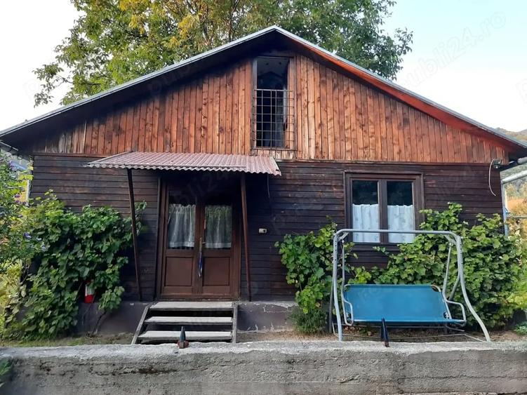 Casă cu 3 camere cu Teren 533 Mp în Zimți